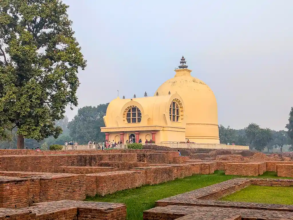 Mahaparinirvana Temple, Kushinagar Mahaparinirvana Temple, a sacred Buddhist site in Kushinagar, housing Lord Buddha’s reclining statue.